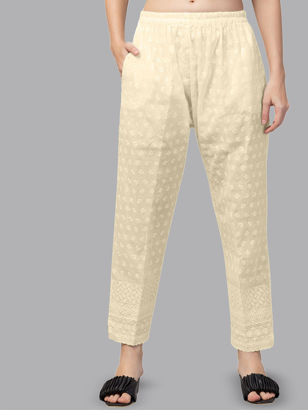 

FAMBEE Women Floral Embroidered Trousers, Cream