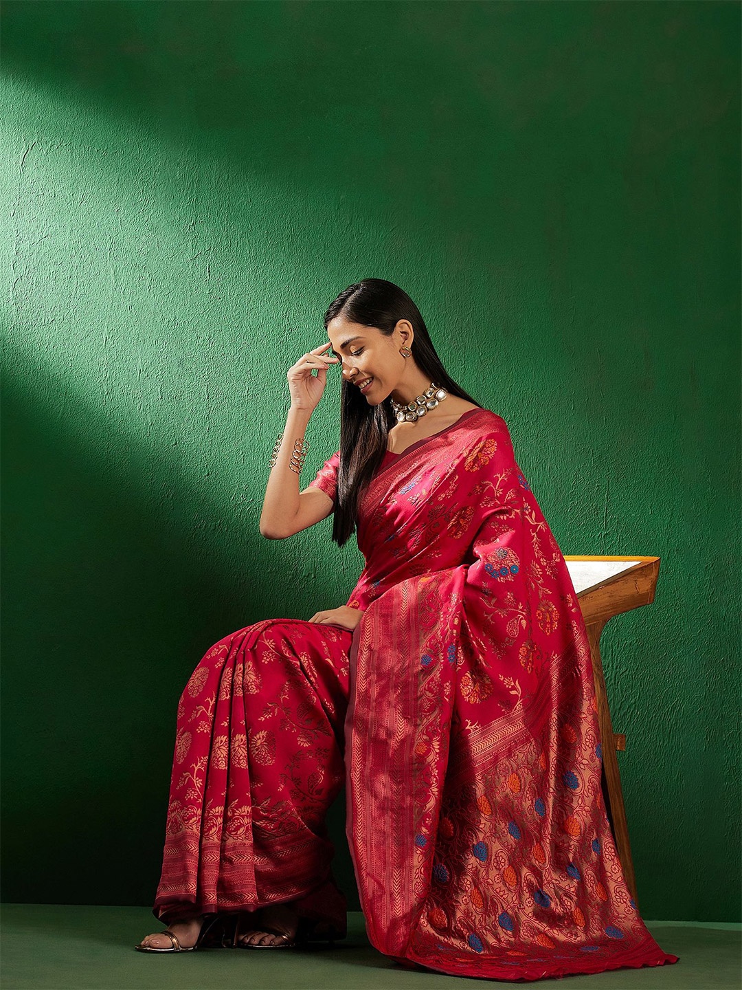 

DEVATITHI Ethnic Motifs Zari Silk Blend Banarasi Saree, Pink