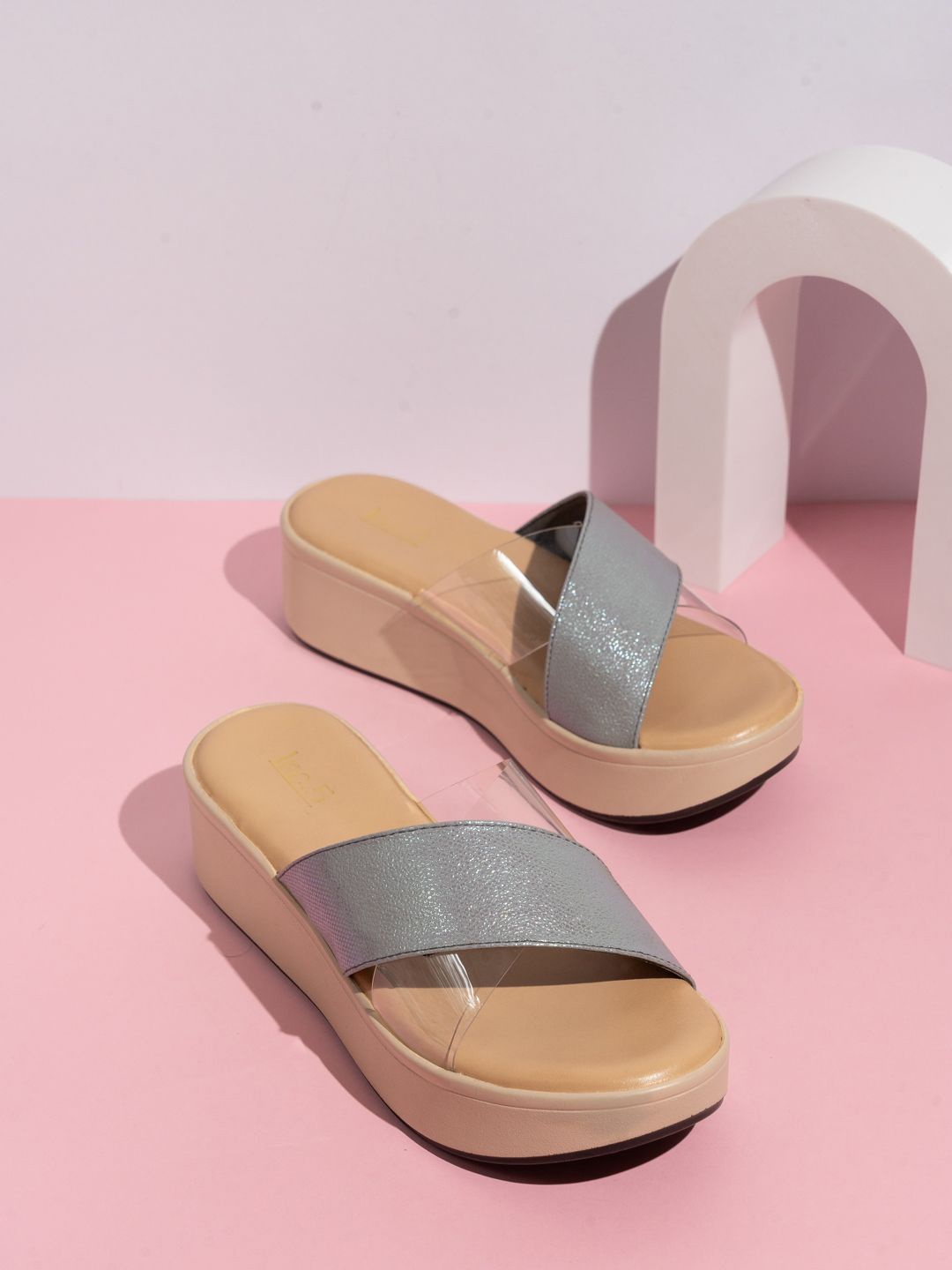 

Inc 5 Women Flatform Sandals, Transparent