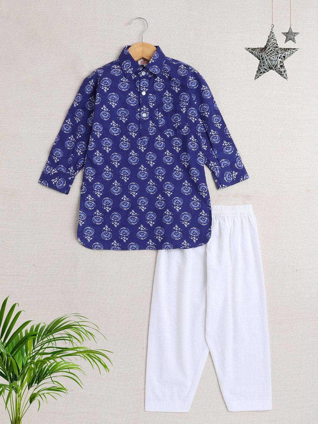 

The Magic Wand Boys Floral Printed Regular Pure Cotton Kurta with Pyjamas, Blue