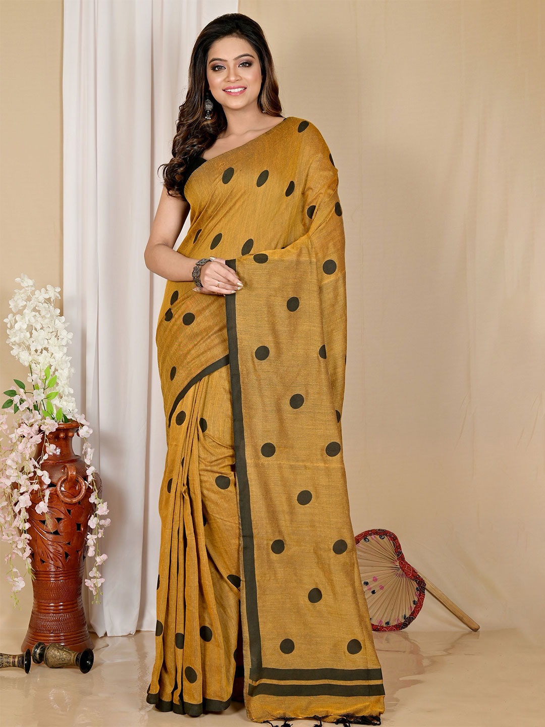 

DipDiya Polka Dot Printed Pure Cotton Taant Saree, Brown