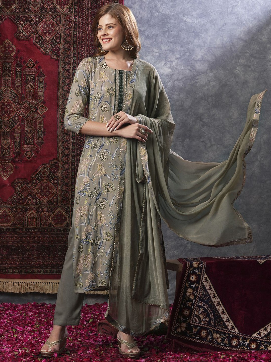

DIVASTRI Floral Printed Round Neck Straight Kurta With Trousers & Dupatta, Grey