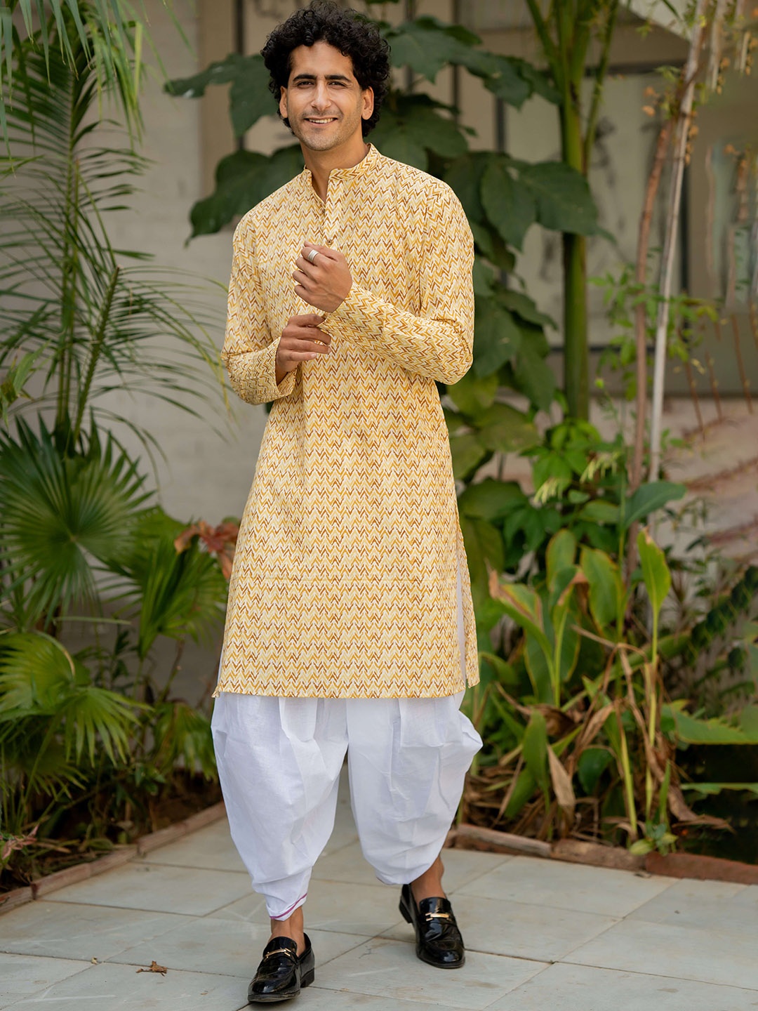 

Shasak Chevron Printed Mandarin Collar Cotton Straight Kurta, White