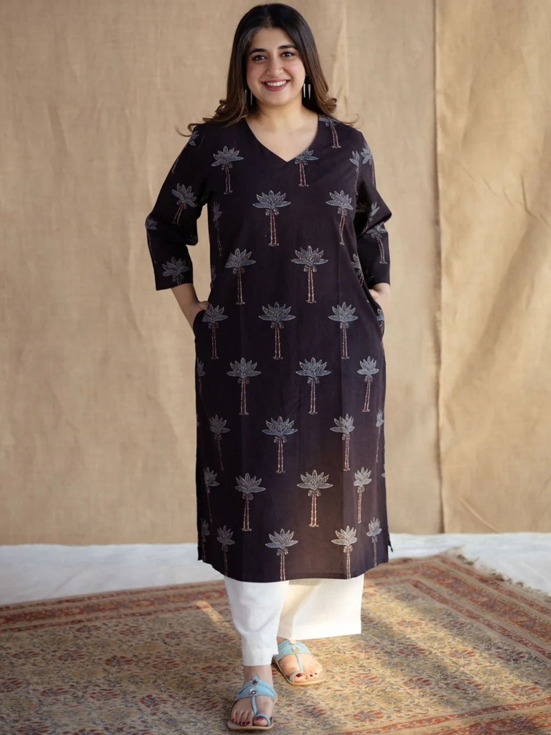 

Shriji fashion Floral Printed V-Neck Pure Cotton Straight Kurta With Palazzo, Black
