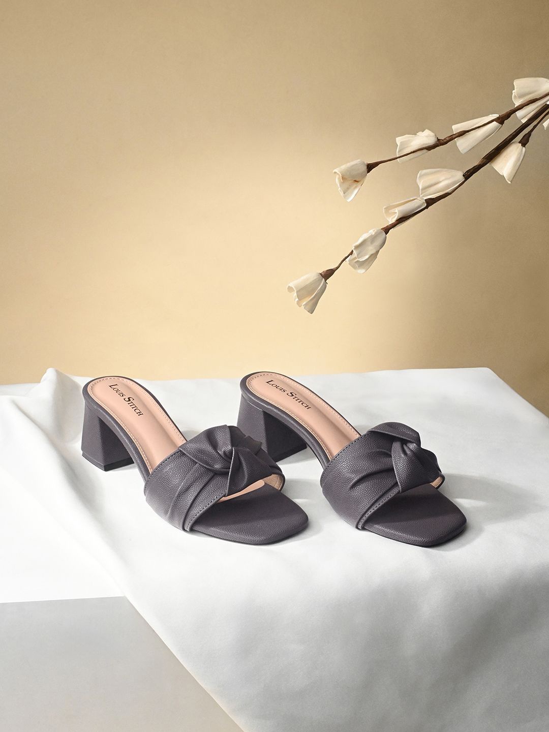 

LOUIS STITCH Women Grey Open Toe Lightweight Sandals, Black