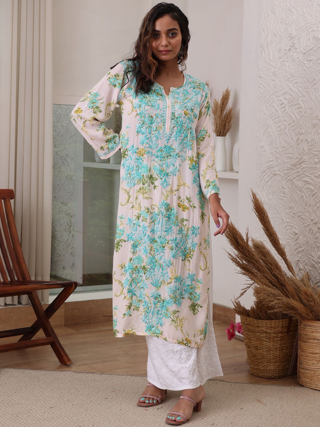 

Rangreza Ethnic Women Floral Embroidered Chikankari Straight Kurta, Teal