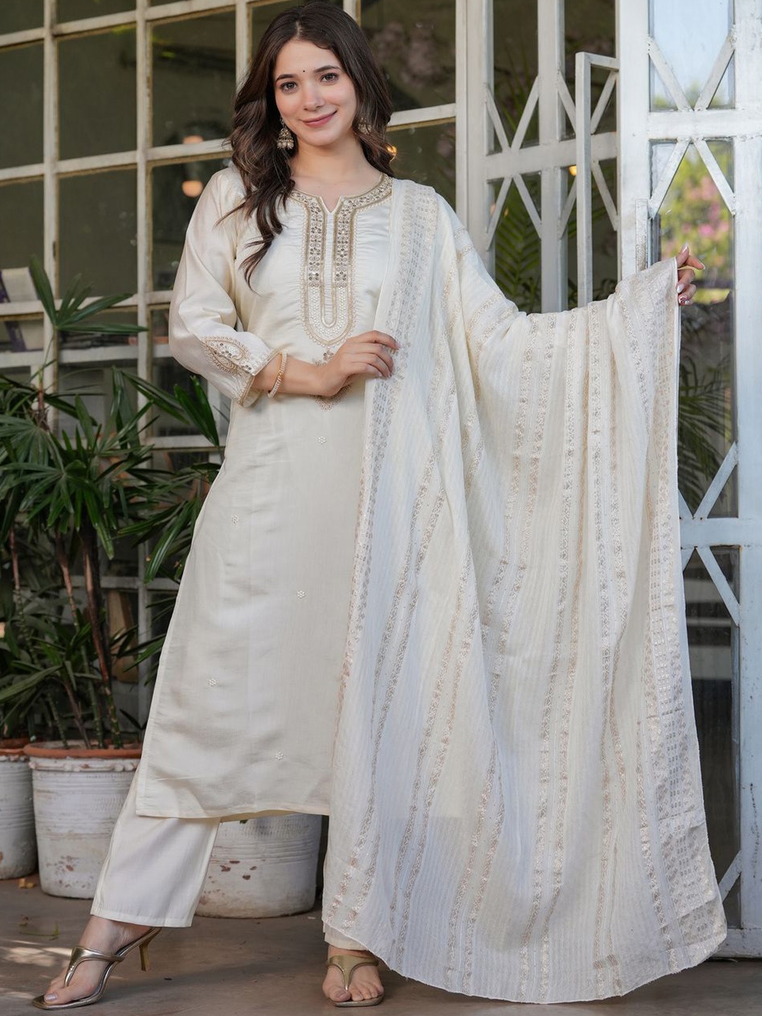 

ASCIIBLUES Women Ethnic Motifs Embroidered Regular Kurta with Trousers & With Dupatta, Off white