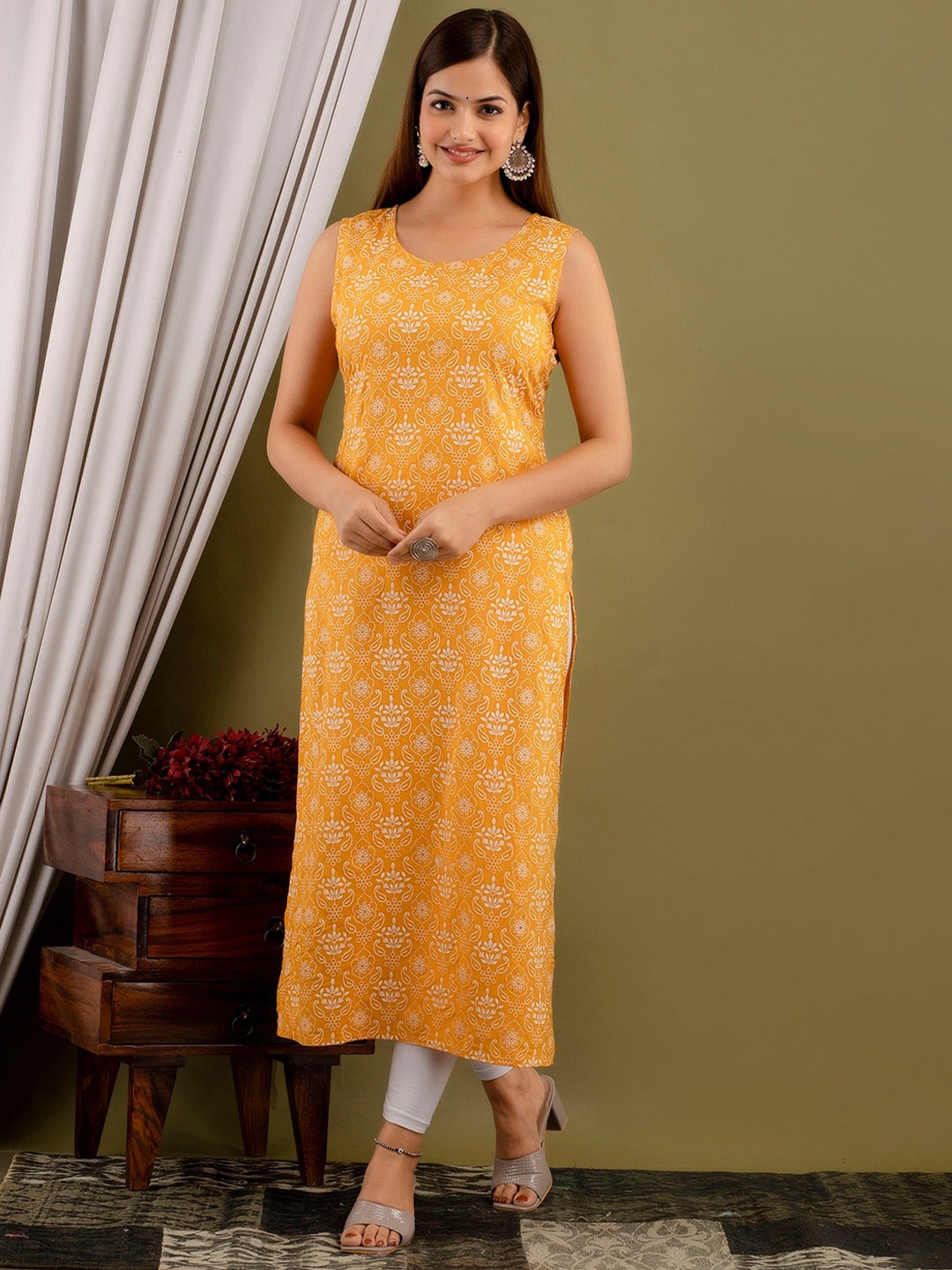 

RAABA Floral Printed Round Neck Sleeveless Straight Kurta, Yellow