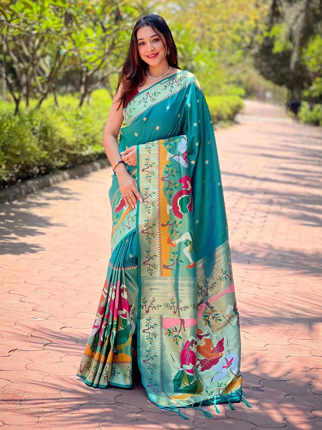 

HEER FASHION Woven Design Zari Paithani Saree, Green