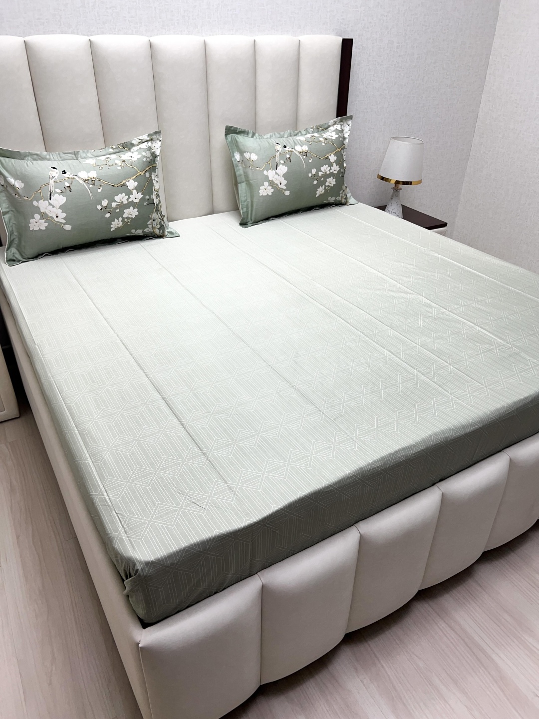 

Pure Decor Royal Majestic Green Printed Pure Cotton 500 TC King Bedsheet Set 2.74 x 2.74 m