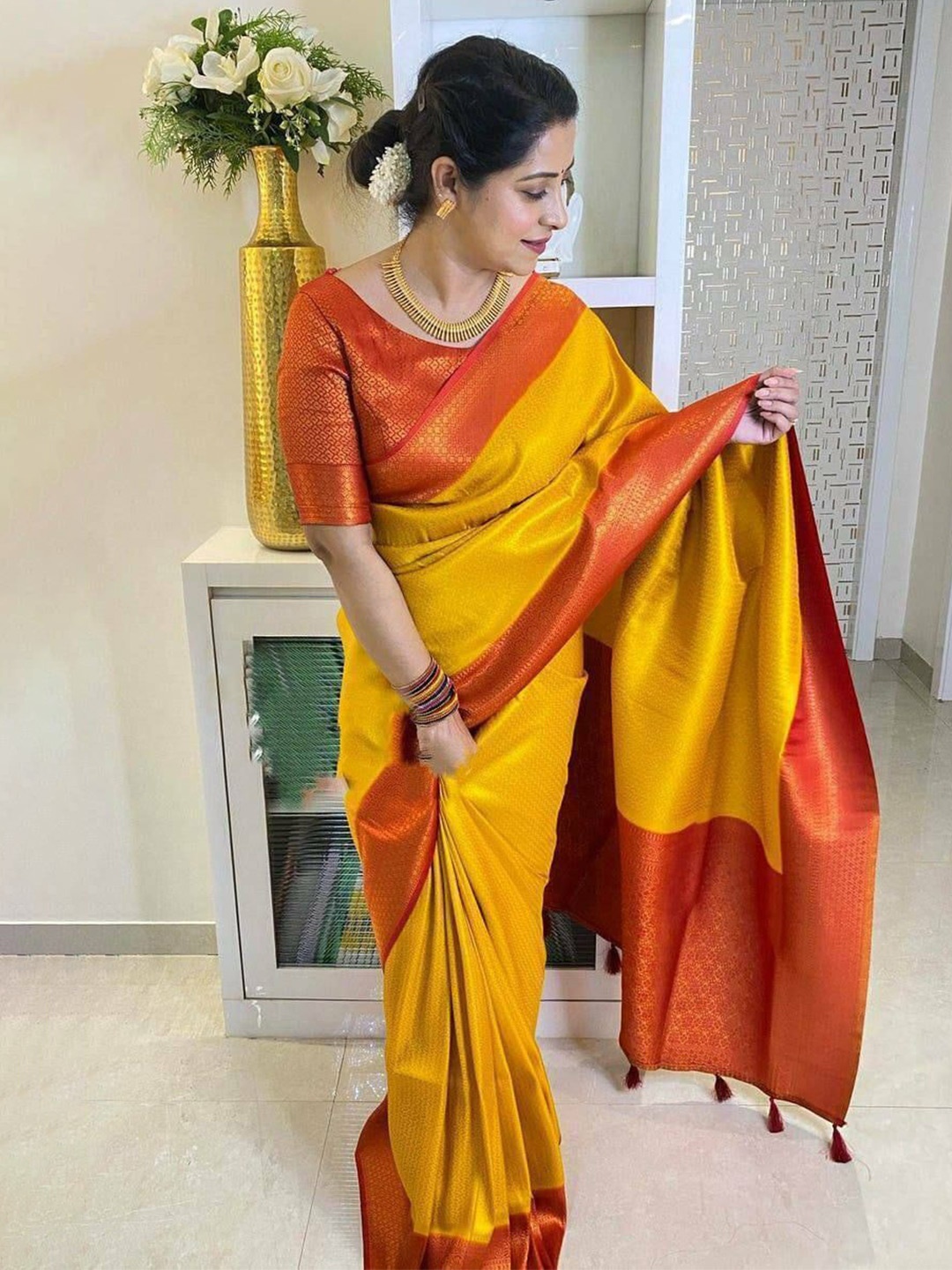 

bansari textiles Woven Design Zari Kanjeevaram Saree, Yellow