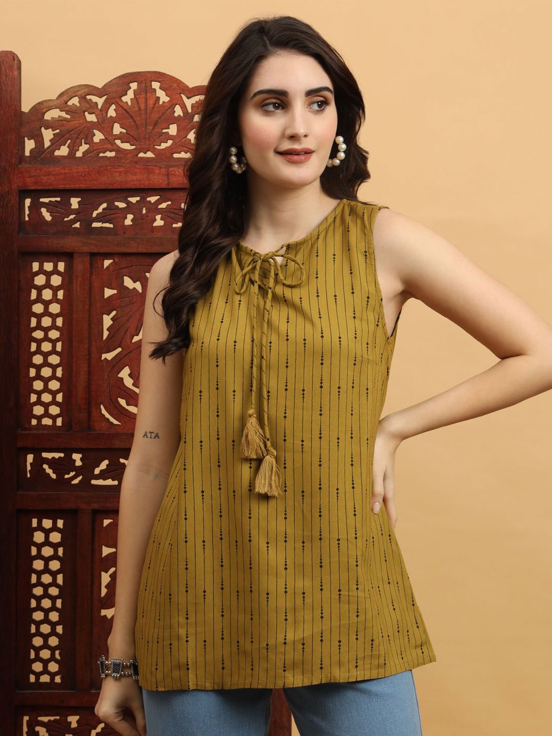 

Anouk Rustic Women Printed Tie-Up Neck Kurti, Olive