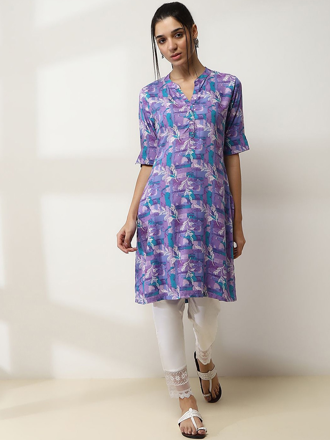 

Rangriti Floral Printed Mandarin Collar Cotton Straight Kurta, Purple