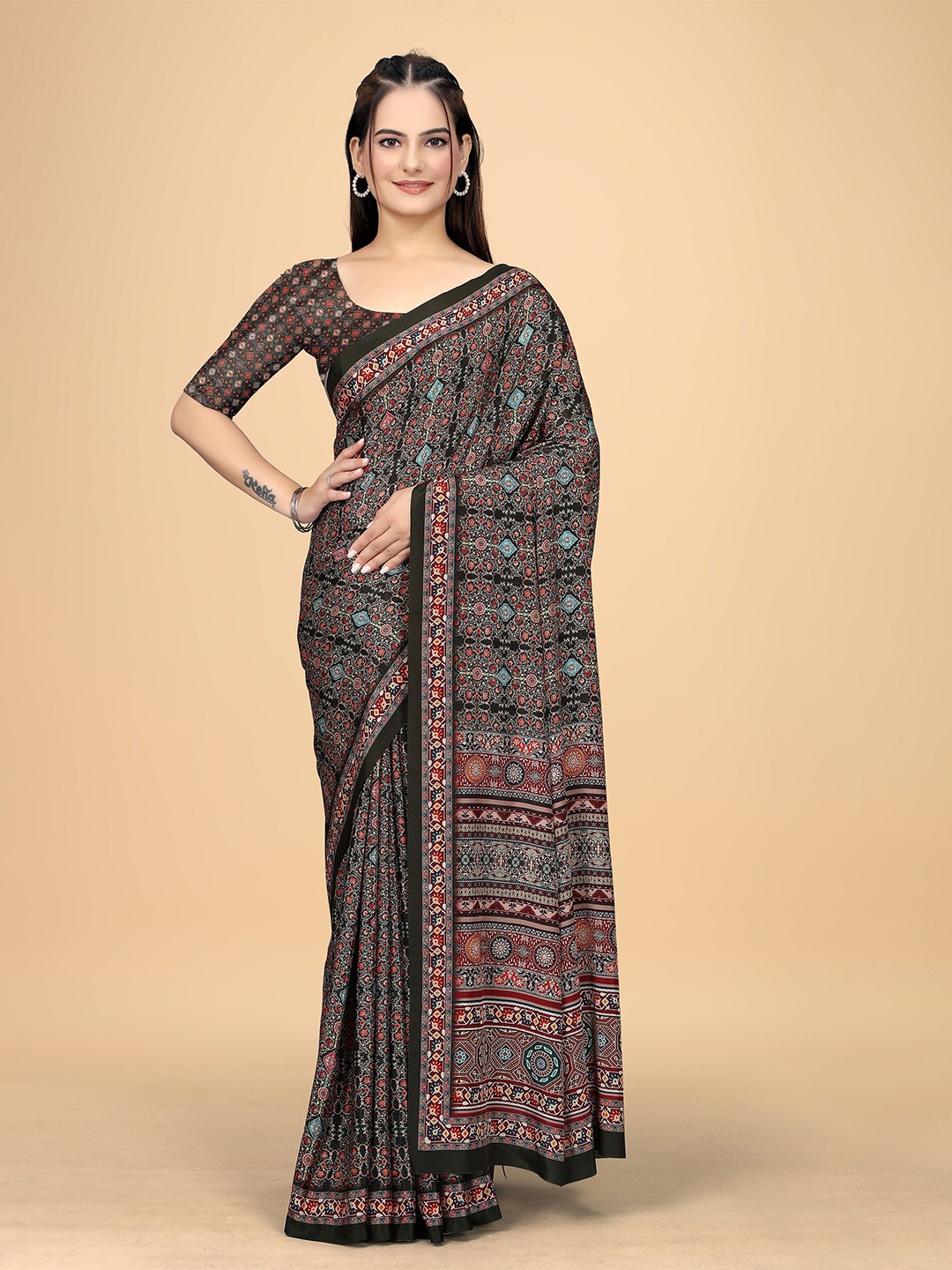 

K 5 Fashion Floral Pure Crepe Saree, Black