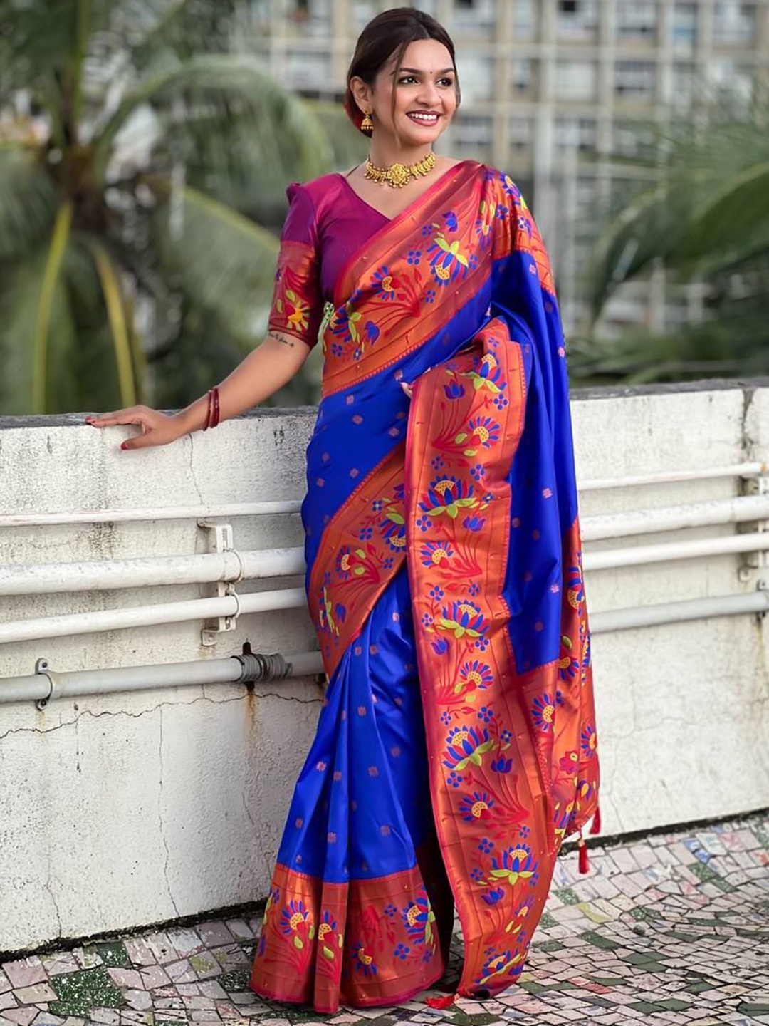 

Kriyansh Woven Design Zari Banarasi Saree, Blue