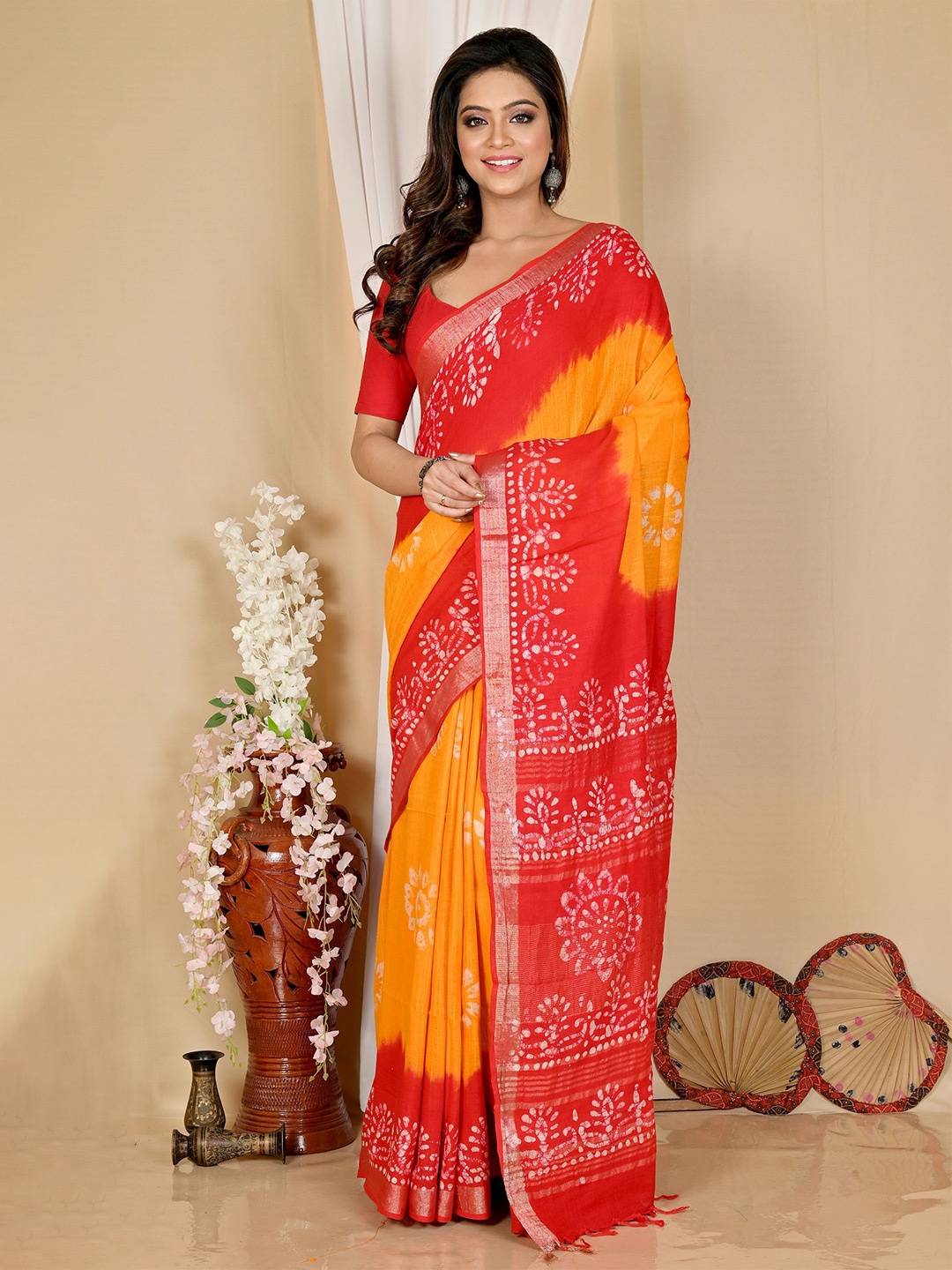 

DipDiya Batik Zari Pure Cotton Taant Saree, Yellow