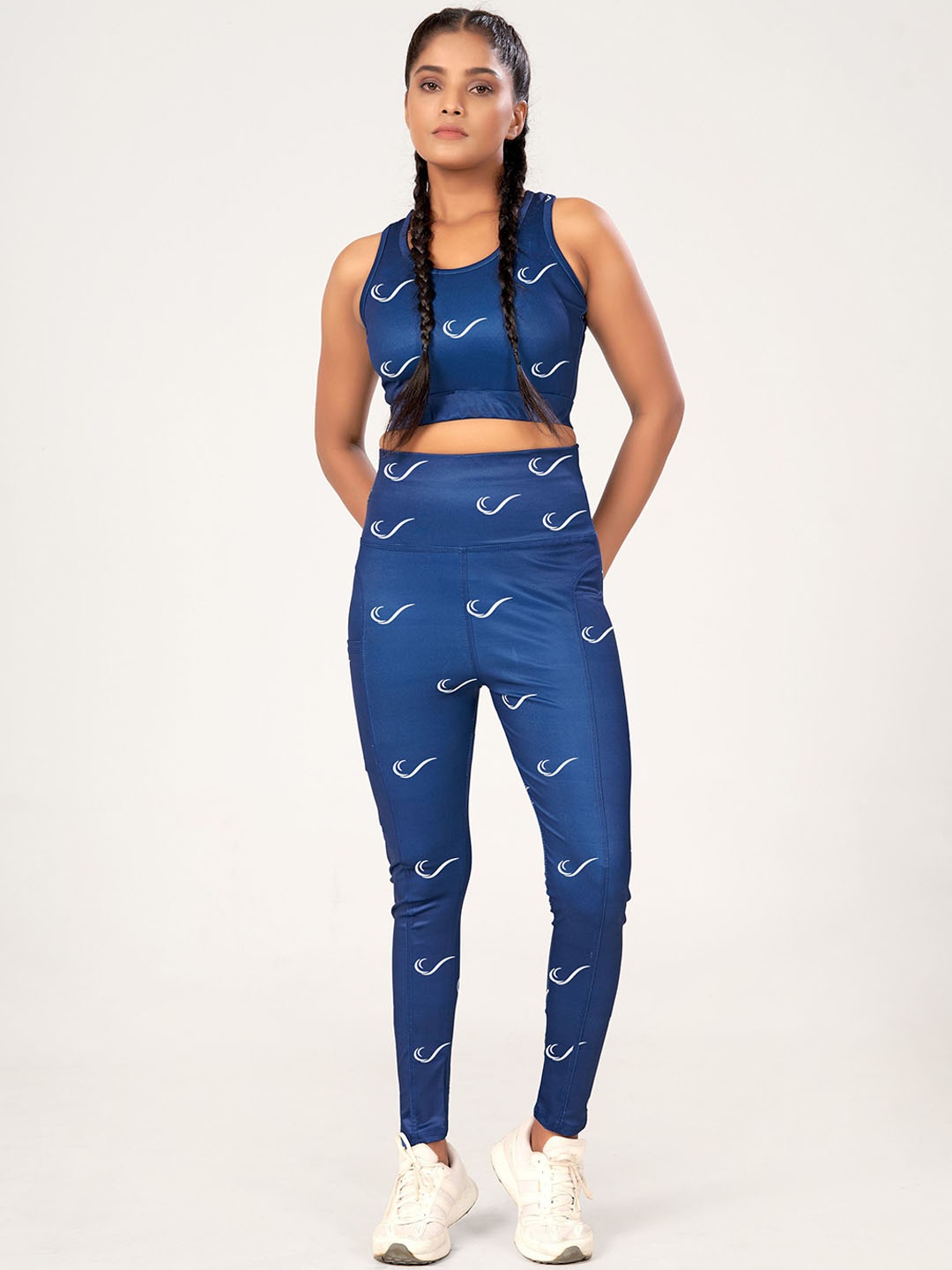 

POOJARAN Women Printed Round Neck Sports Tracksuits, Turquoise blue