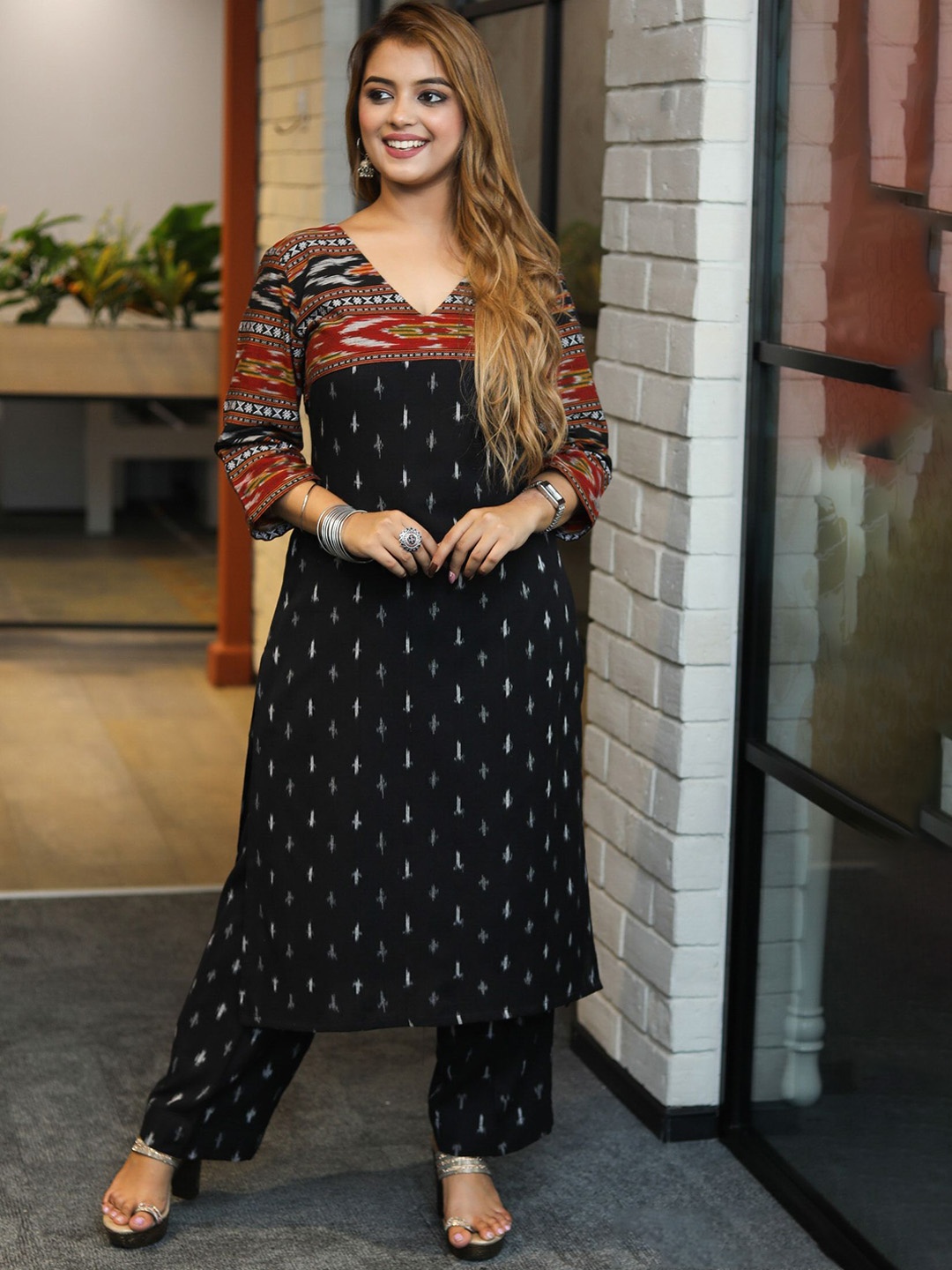 

Prasam Women Ethnic Motifs Printed Regular Pure Cotton Kurta with Trousers, Black