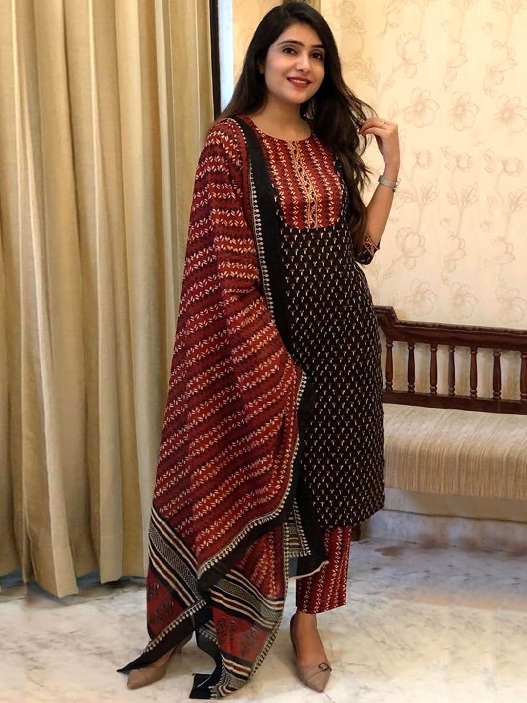 

Moda Rapido Floral Printed Round Neck Straight Kurta With Trouser And Dupatta, Black