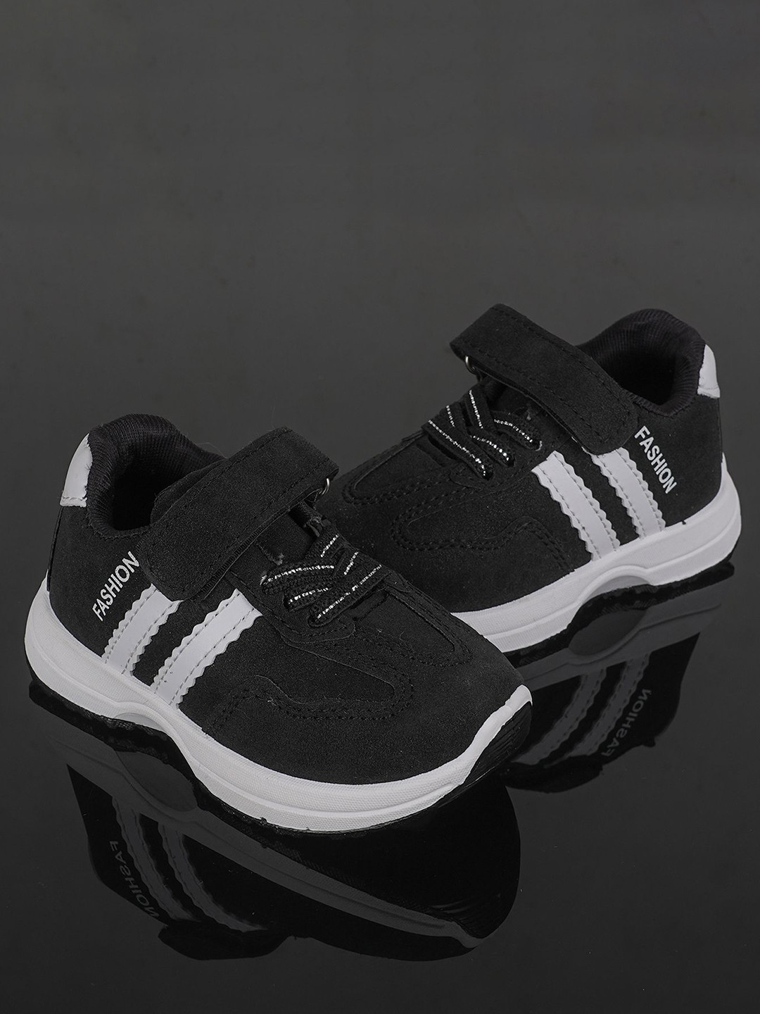 

Happy Feet Kids Colourblocked Sneakers, Black