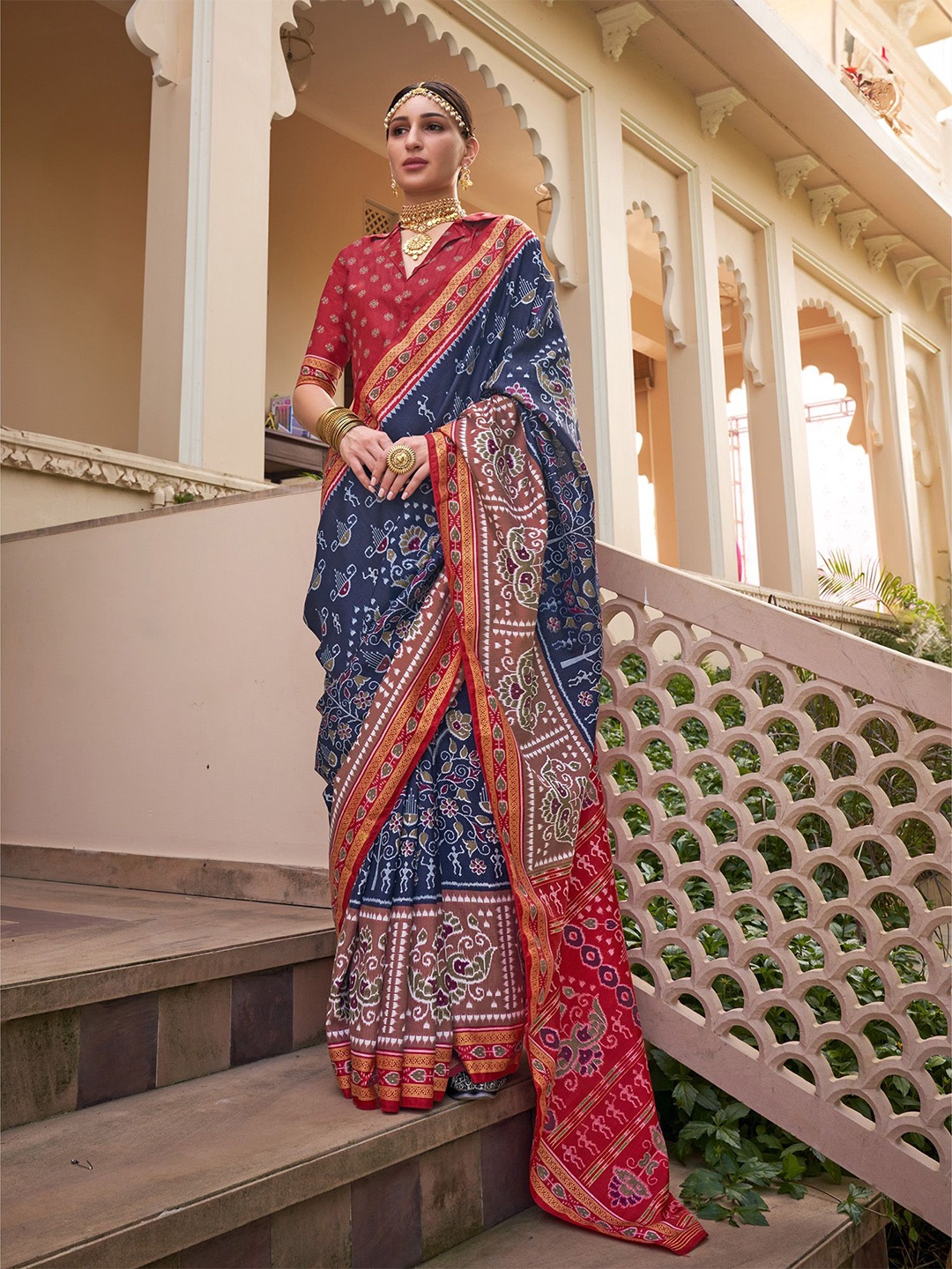 

elora Women Ethnic Motifs Printed Patola Saree, Blue