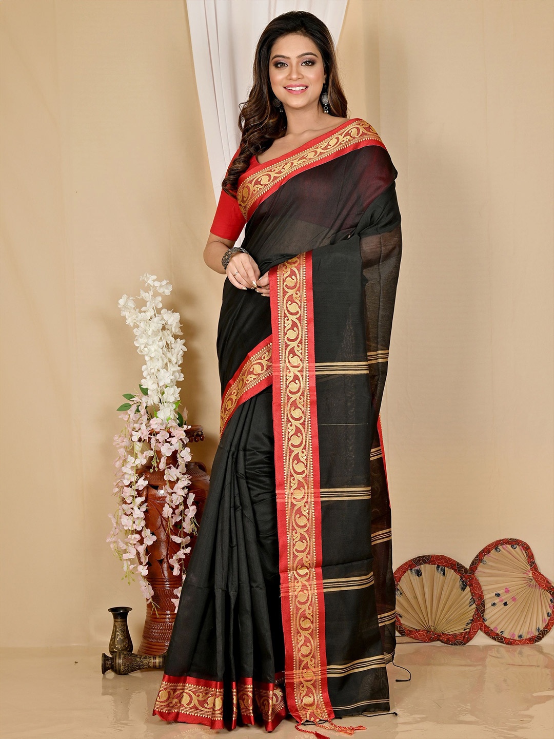 

DipDiya Pure Cotton Zari Taant Saree, Black