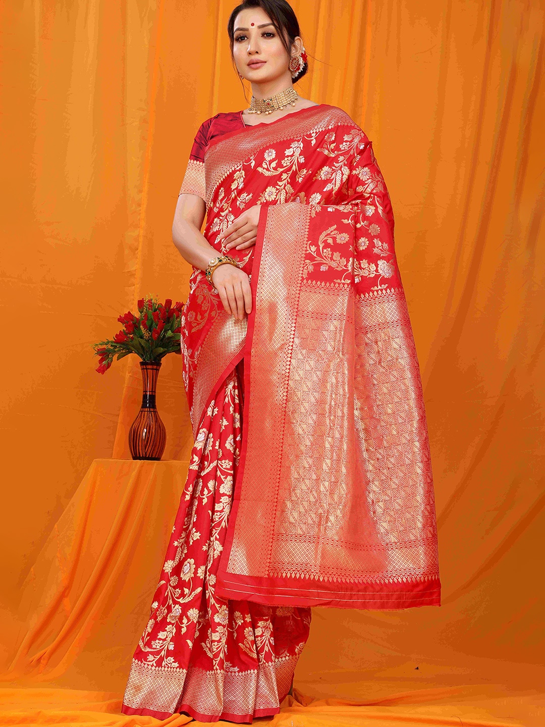 

amirat Woven Design Zari Pure Silk Banarasi Saree, Red