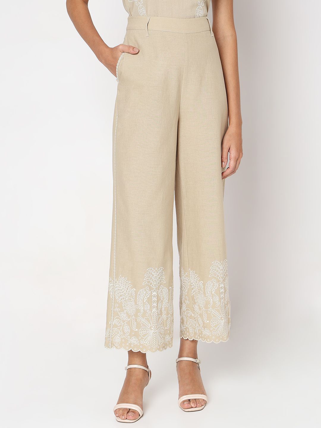 

Vero Moda Women Straight Fit High-Rise High-Rise Culottes Trousers, Beige