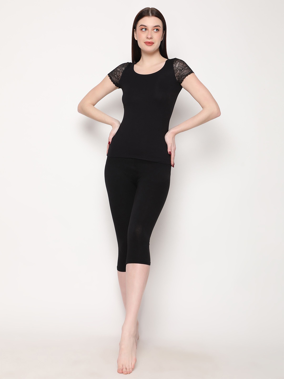

Outflits Round Neck Lace Up T-Shirt With Capris, Black