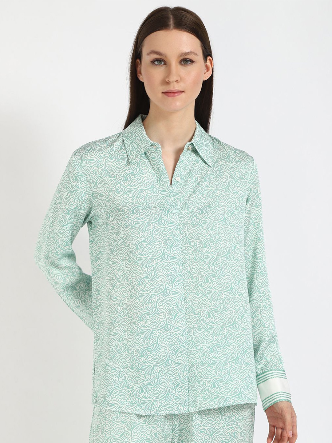 

Tommy Hilfiger Women Spread Collar Ethnic Motifs Printed Casual Shirt, White