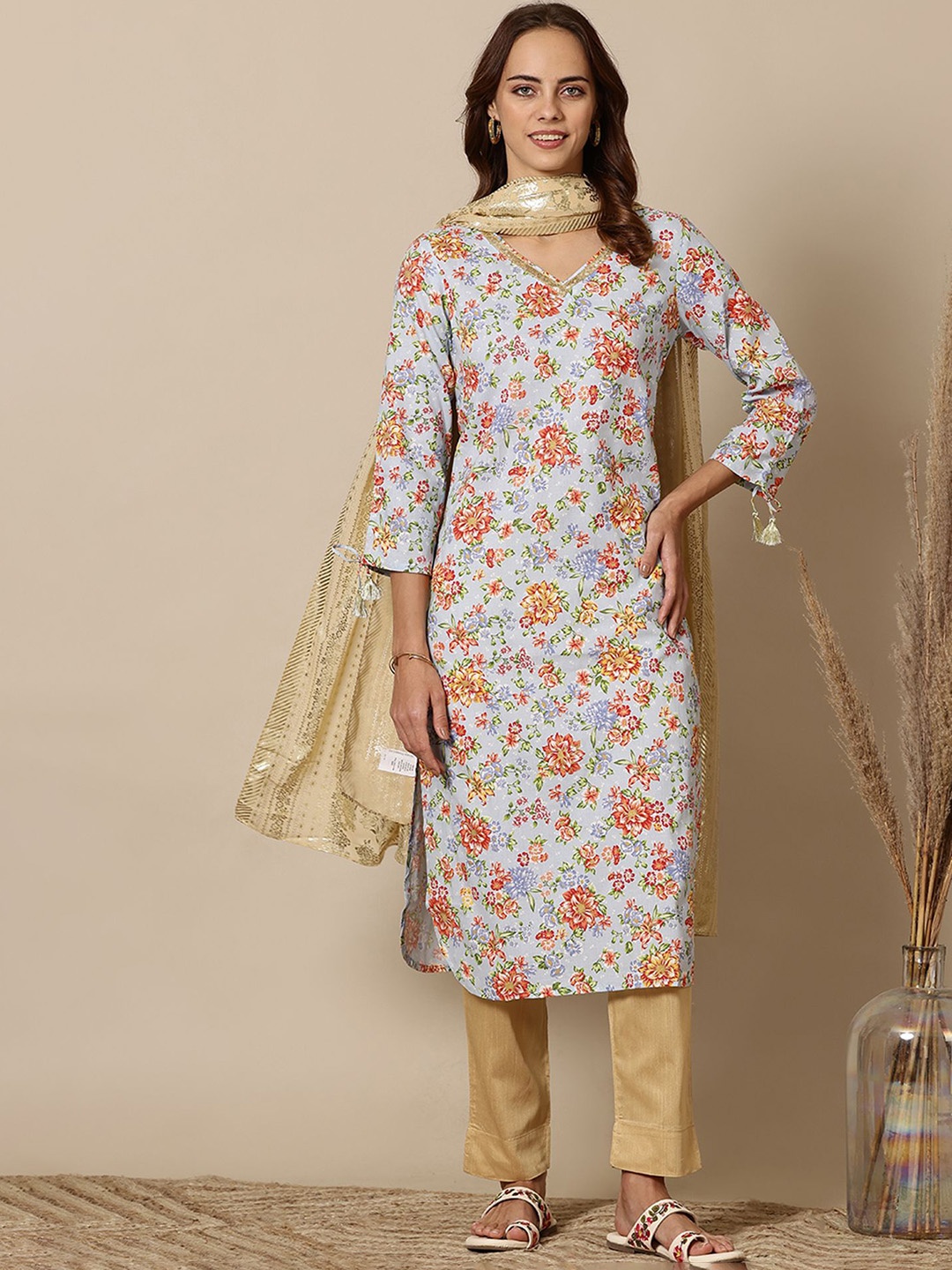 

AURELIA Women Floral Printed Regular Kurta with Trousers & With Dupatta, Blue