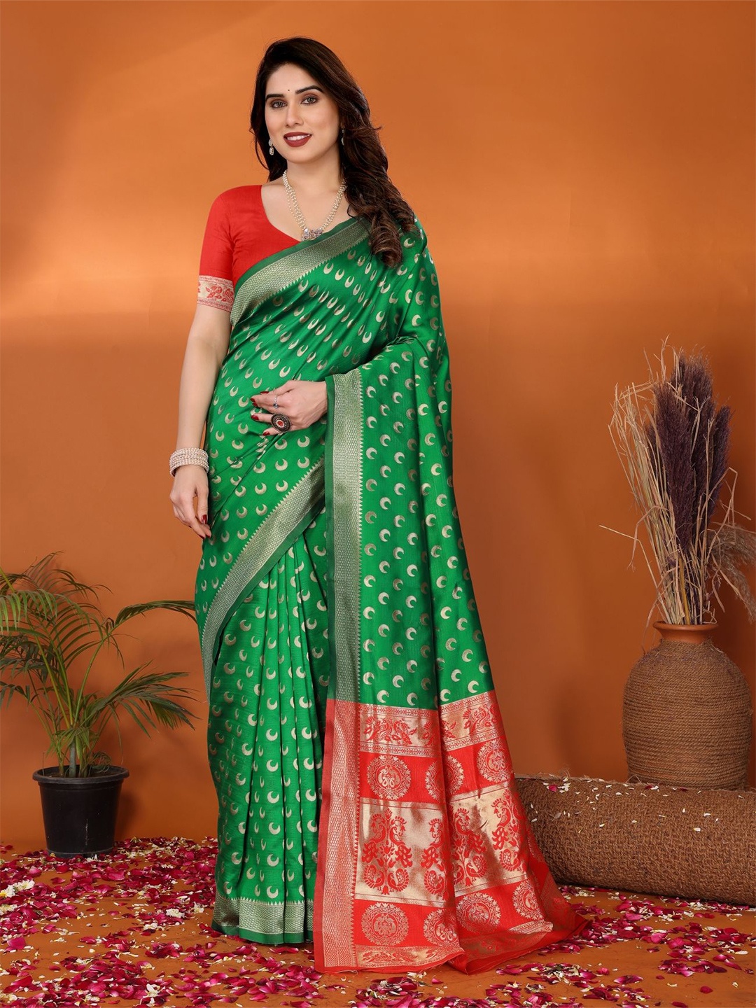 

vj fashion Paisley Zari Satin Saree, Green