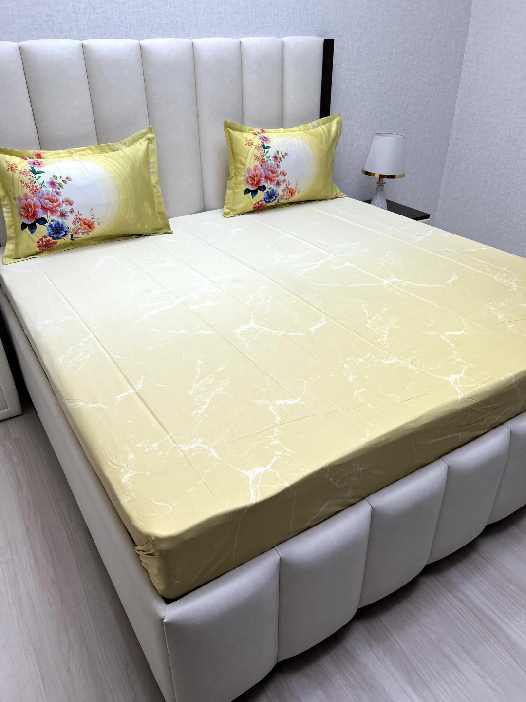 

Pure Decor Yellow & White Abstract Printed 350 TC Cotton King Bedsheet Set 2.74 m x 2.74 m