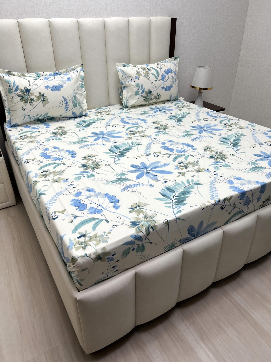 

Pure Decor Royal Velar White & White Floral 300 TC King Bedsheet Set 2.74 m x 2.74 m