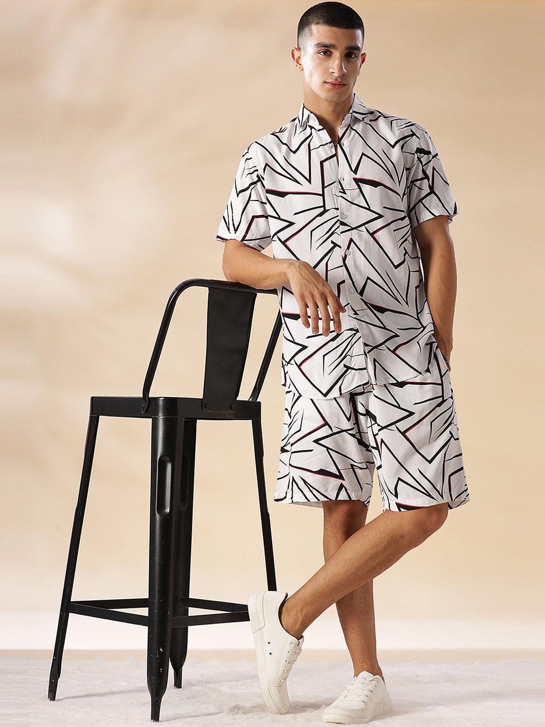 

HOUSE OF MAHNOTS Abstarct Printed Shirt With Shorts, White