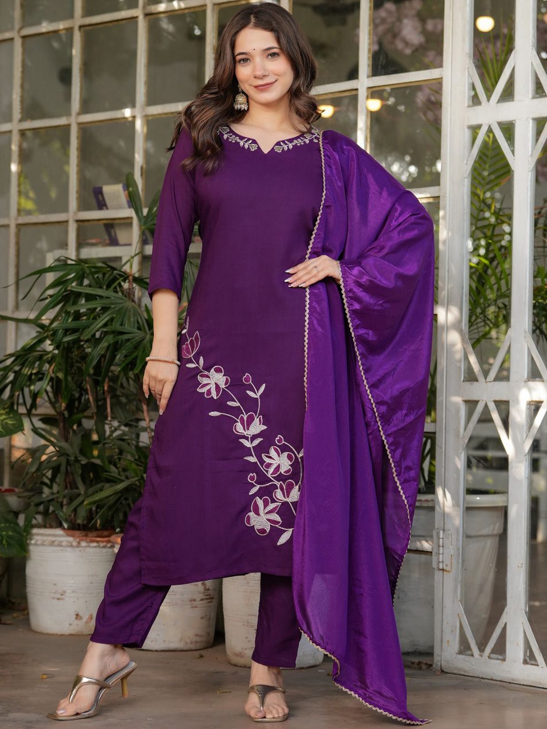 

ASCIIBLUES Women Floral Embroidered Regular Thread Work Kurta with Trousers & With Dupatta, Violet