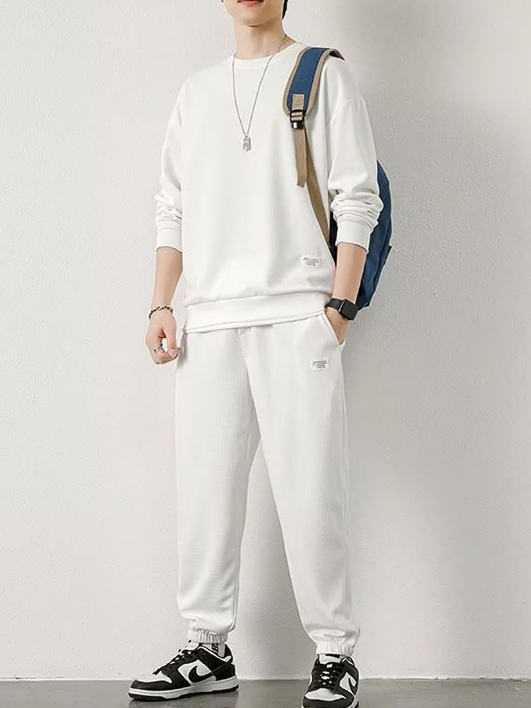 

StyleCast x Revolte Long Sleeves Sweatshirt And Joggers, White