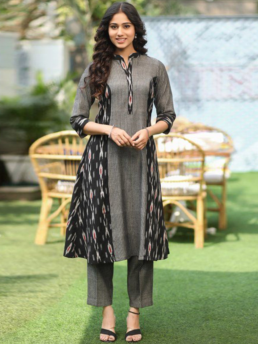 

Prasam Women Ethnic Motifs Printed Panelled Pure Cotton Kurta with Trousers, Grey