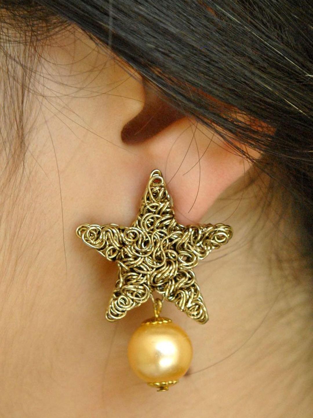

BeAbhika Bolo Tara Rara Gold-Plated Pearls Star Shaped Drop Earrings