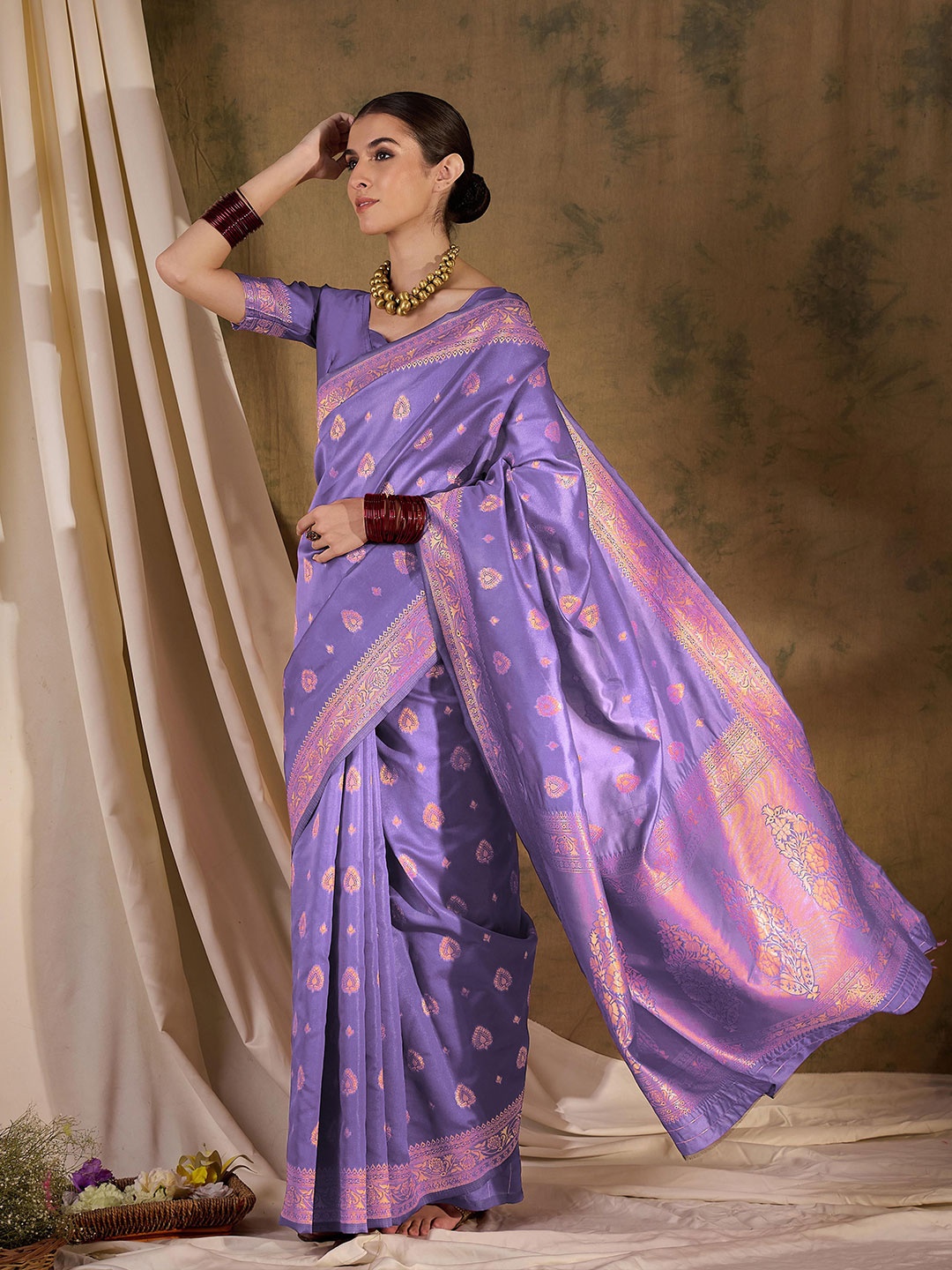 

DEVATITHI Ethnic Motifs Zari Silk Blend Banarasi Saree, Purple