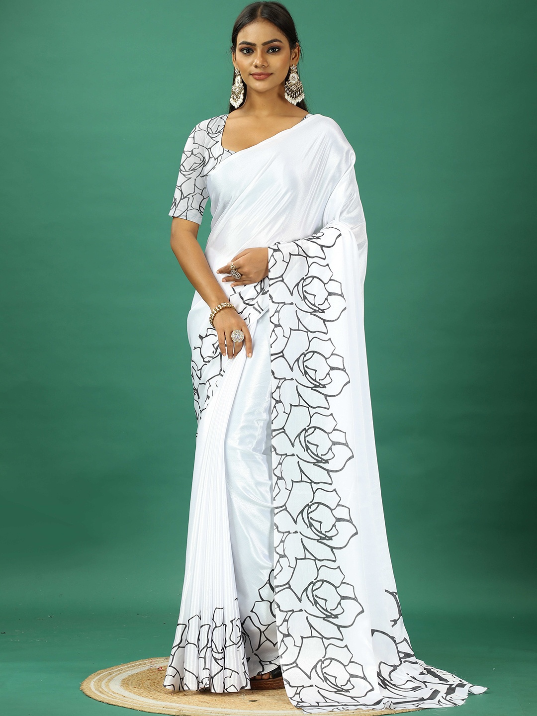 

A.V.M. SILK MILLS Floral Printed Pure Crepe Saree, Grey