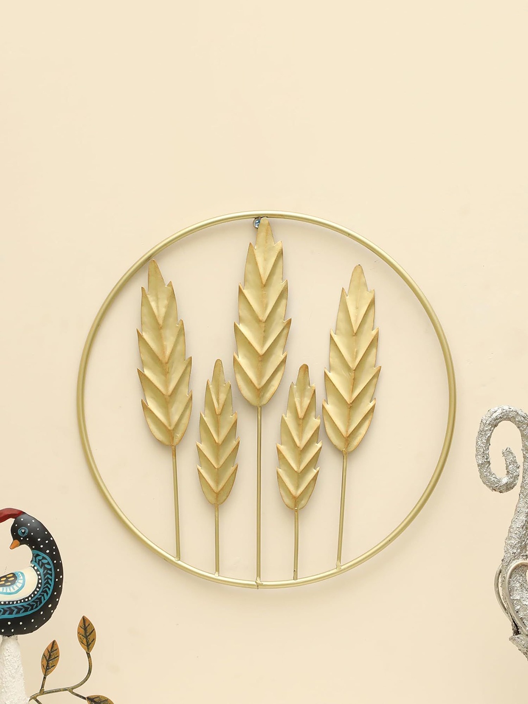 

vedas W-Amish Gold-Toned Textured Paisley Round Shaped Wall Hanging