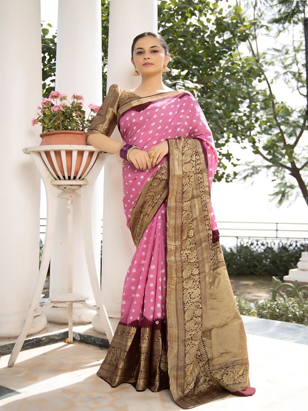 

Geroo Luxe Printed Zari Pure Silk Bandhani Saree, Pink