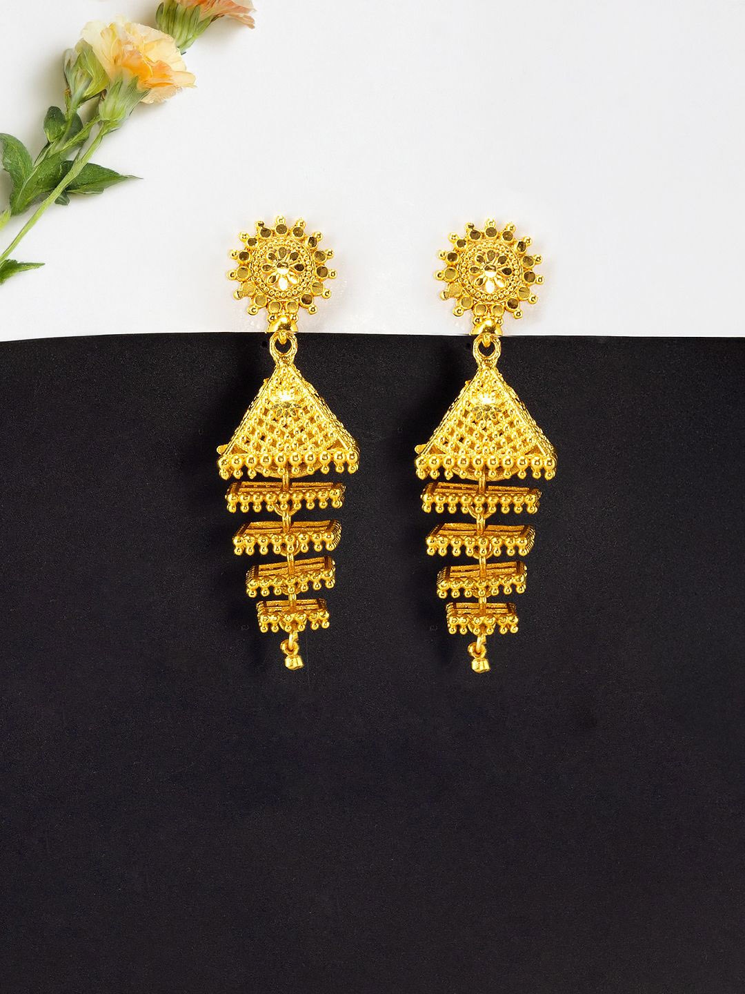 

PRIVIU Triangular Jhumkas Earrings, Gold