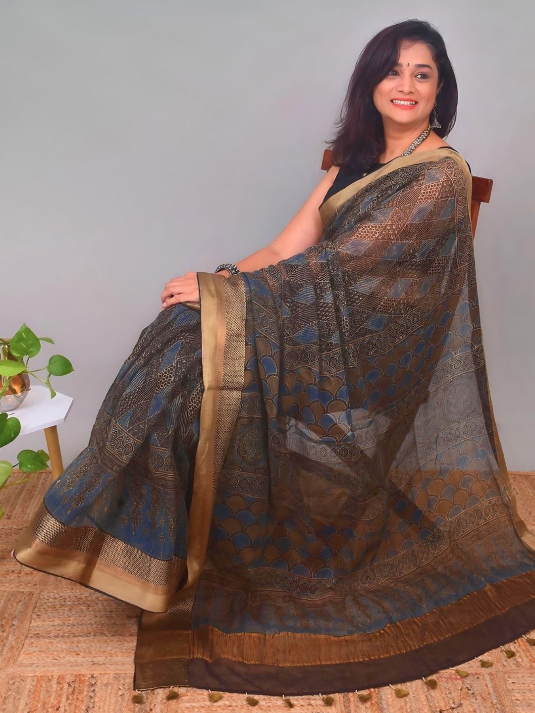 

Indeloom Ajrak Block Zari Block Print Saree, Grey