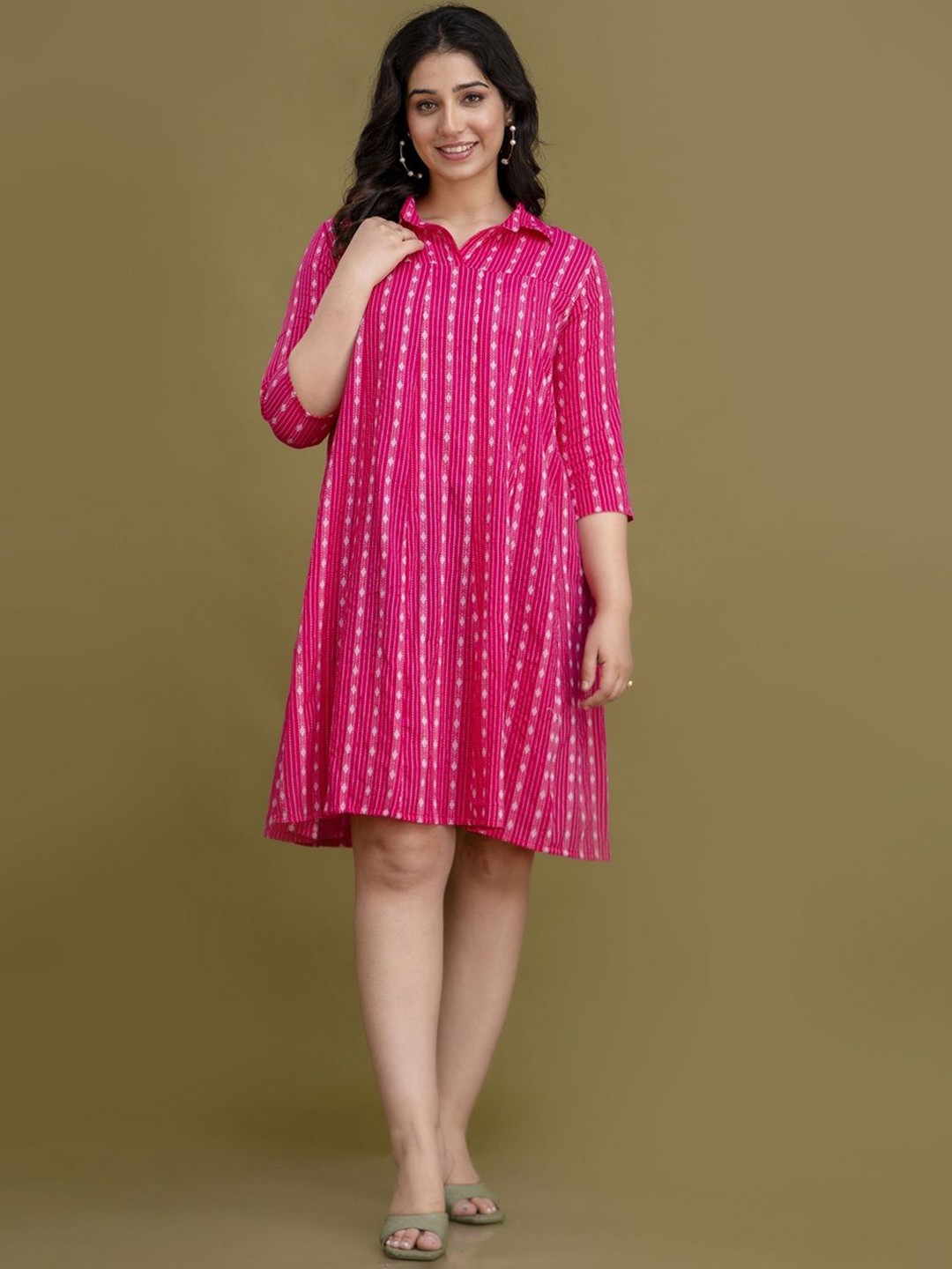 

Jollity Women Floral Striped Mirror Work Floral Kurta, Pink