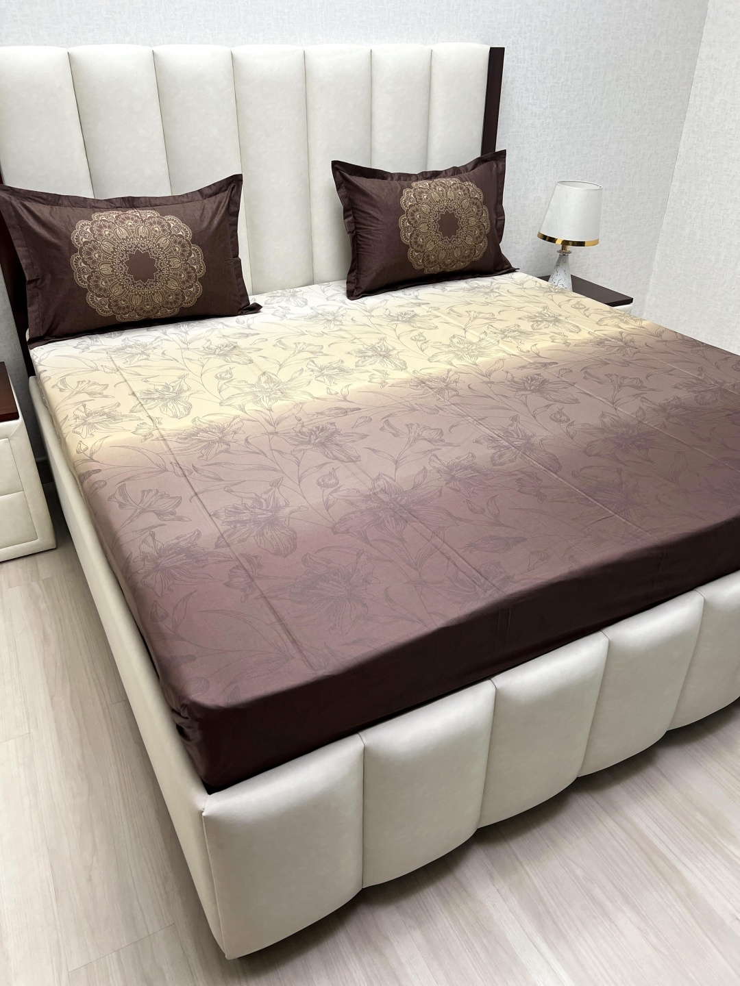 

Pure Decor Royal Majestic Brown & White Floral 330 TC King Bedsheet Set 2.74 m x 2.74 m