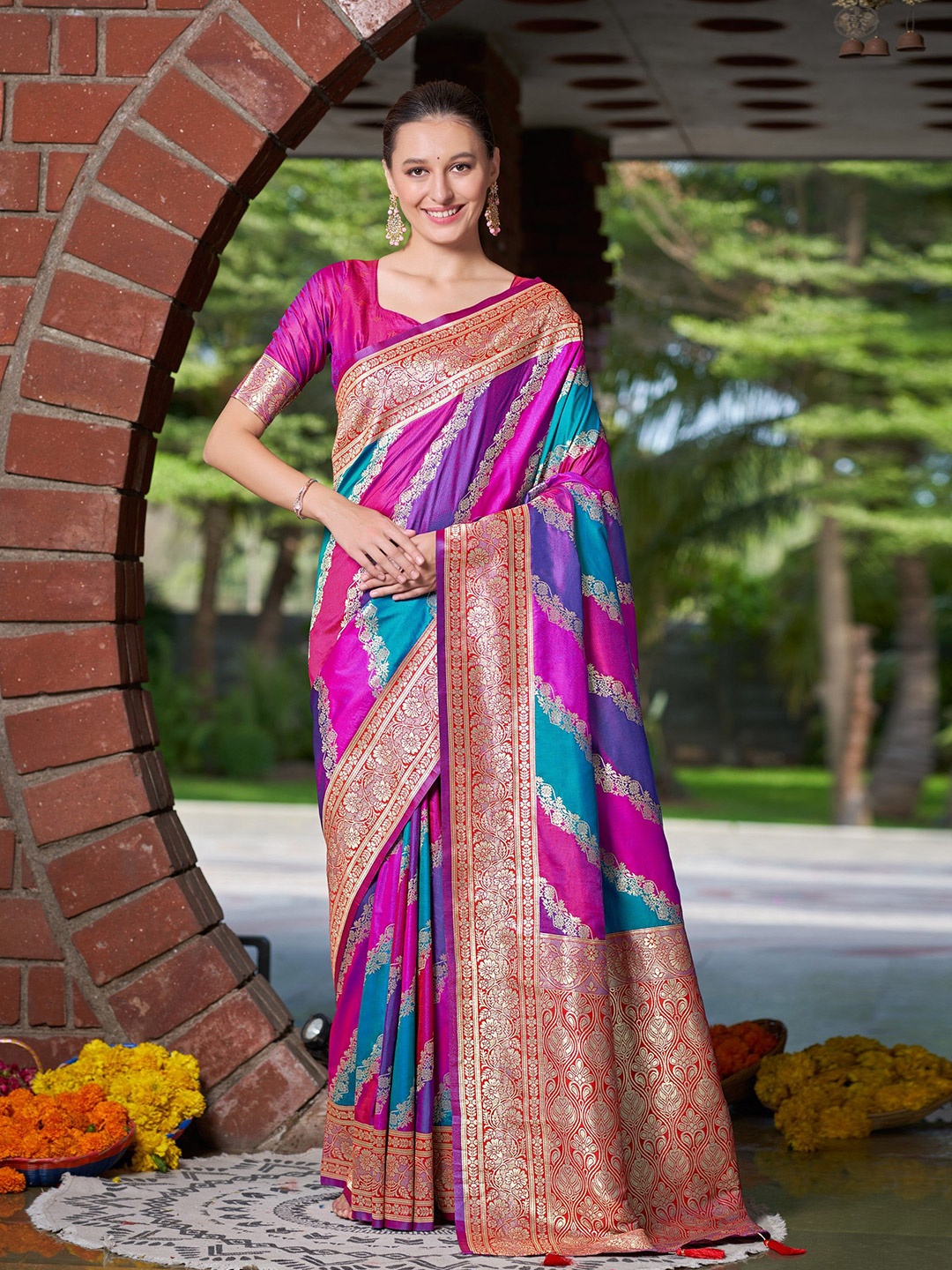 

SAREETHNIC Woven Design Zari Pure Silk Banarasi Saree, Pink