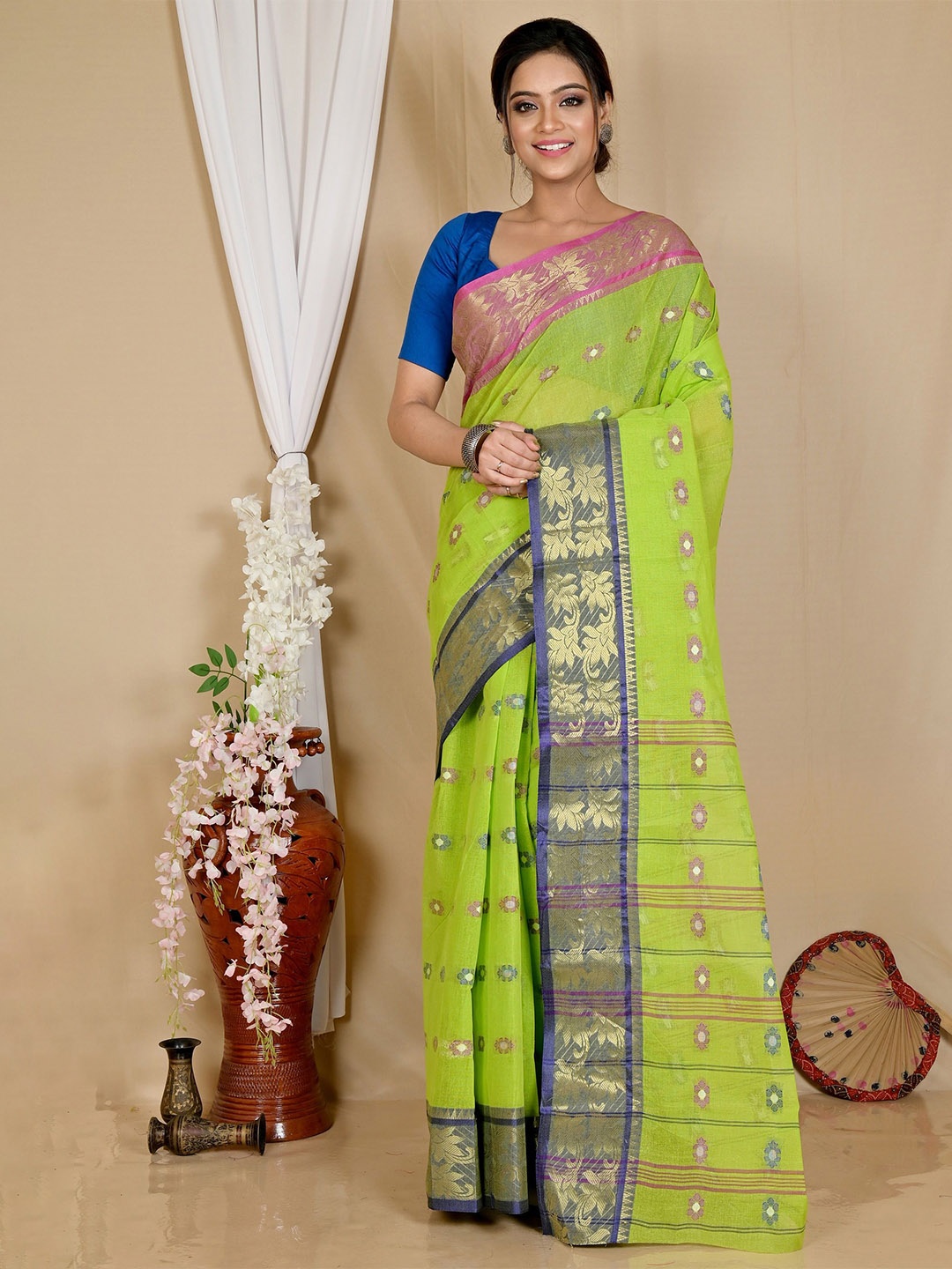

DipDiya Woven Design Pure Cotton Taant Saree, Green