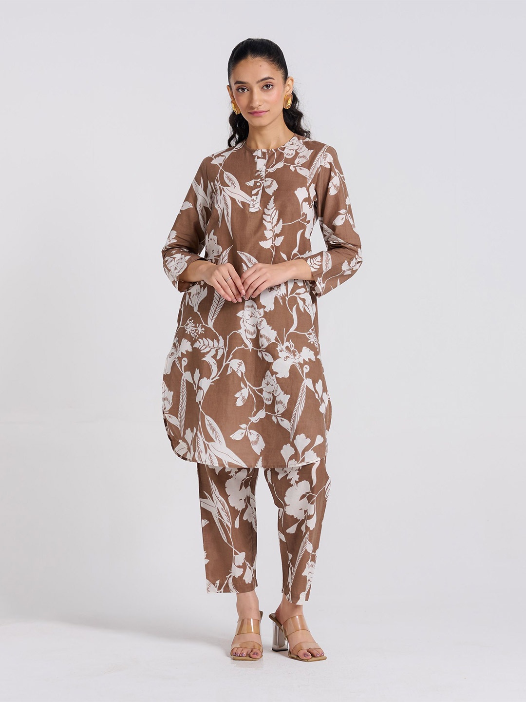 

Rustorange Women Floral Printed Regular Pure Cotton Kurta with Trouser, Brown